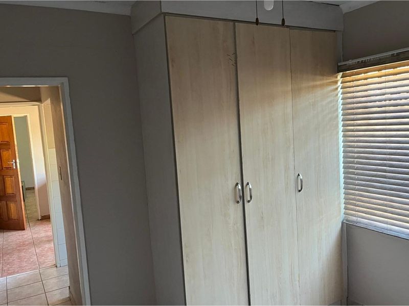 Expansive 7 Bedroom Double Story Home - Ideal for a Large Family or Guesthouse Opportunity! - Photo 8