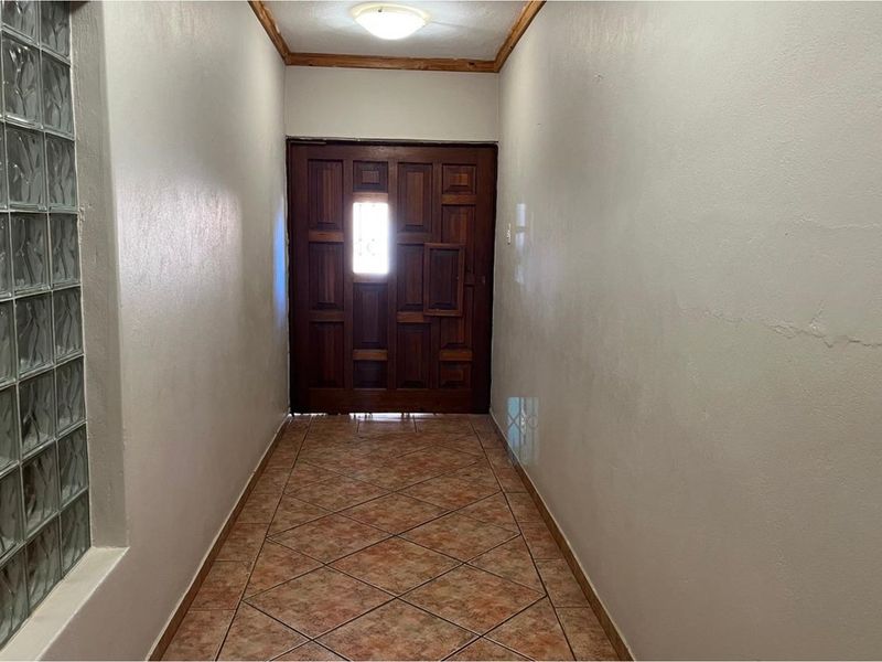 Expansive 7 Bedroom Double Story Home - Ideal for a Large Family or Guesthouse Opportunity! - Photo 5