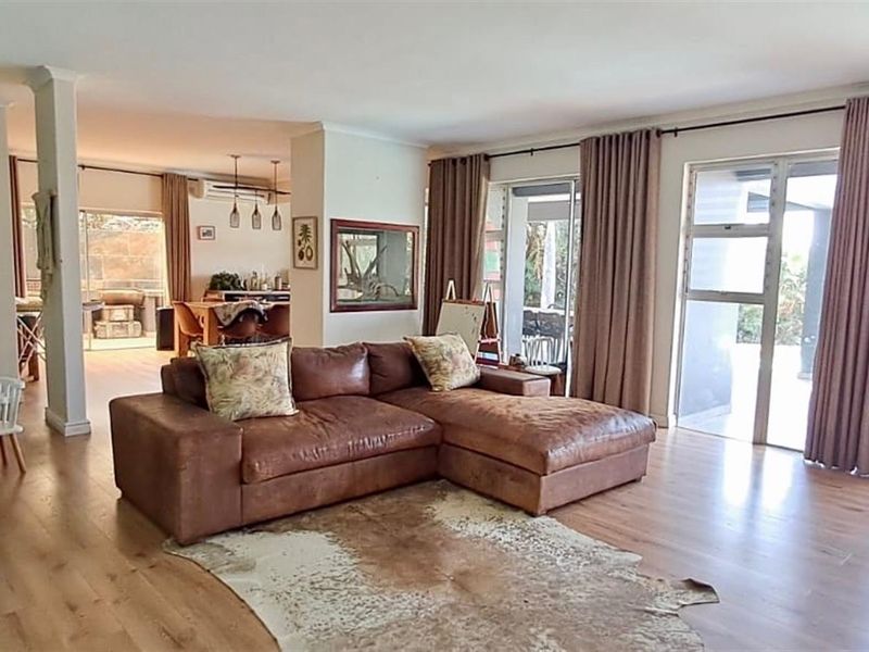 House For Sale in Umdloti Beach, Umdloti, KwaZulu Natal - Photo 2