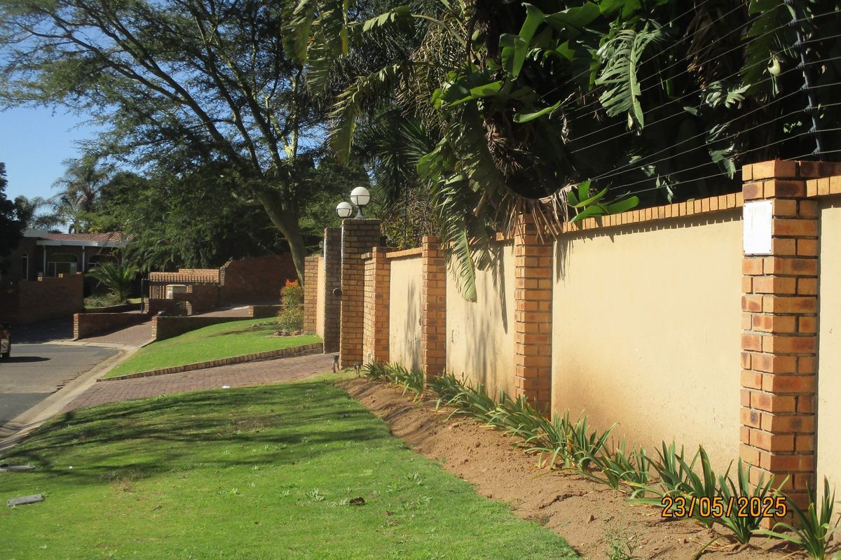 Luxury Living: Die Heuwel 4-Bedroom Masterpiece - Photo 4