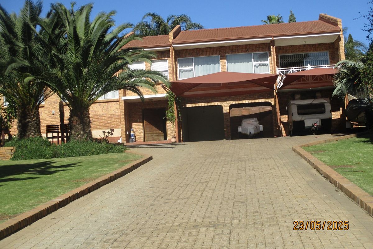 Luxury Living: Die Heuwel 4-Bedroom Masterpiece - Photo 3