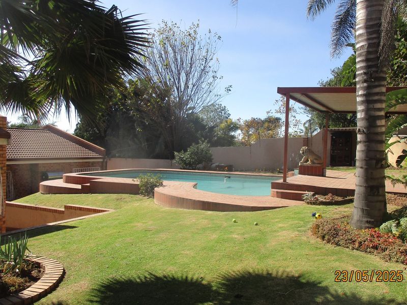 Luxury Living: Die Heuwel 4-Bedroom Masterpiece - Photo 7