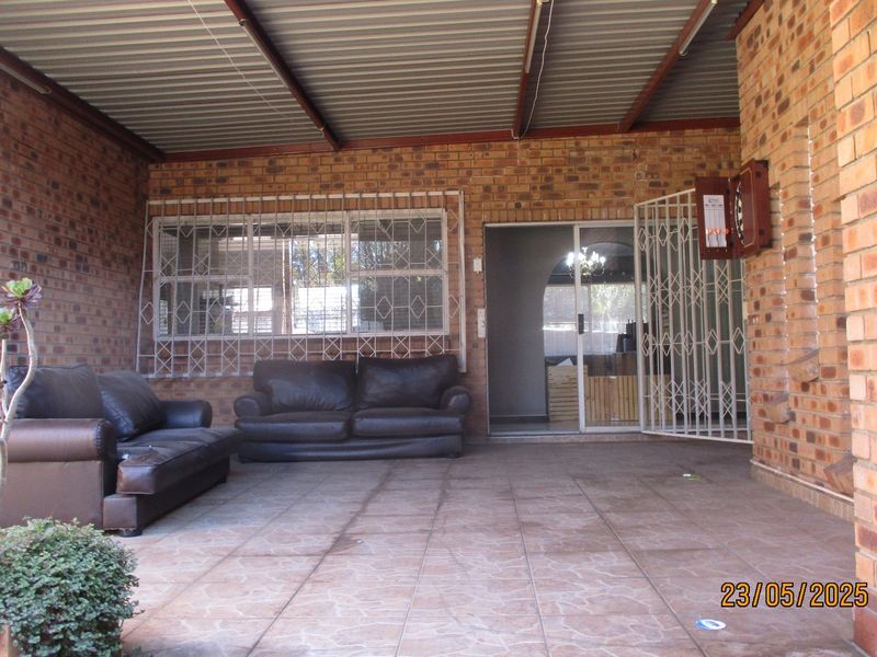 4-Bedroom in Die Heuwel - Photo 10