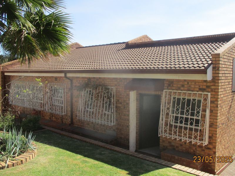 4-Bedroom in Die Heuwel - Photo 8