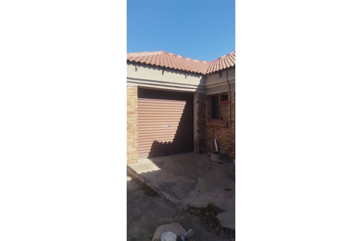3 Bedroom House for Sale in Seshego A - Photo 2