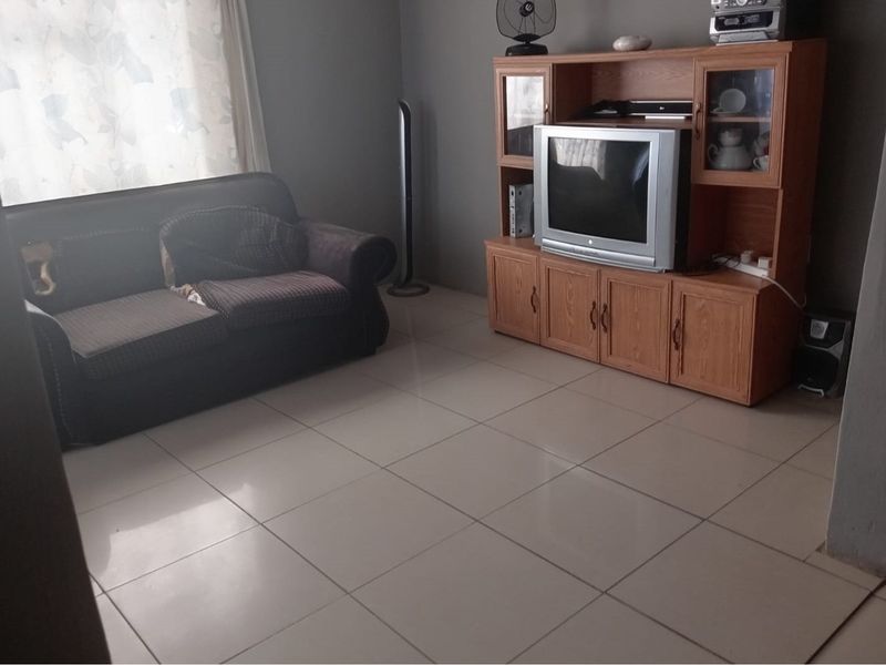 3 Bedroom House for Sale in Seshego A - Photo 4