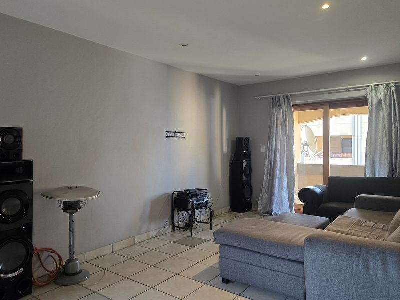 Neat and Secure - First-Floor Apartment with Great Potential and Prime Location! - Photo 7