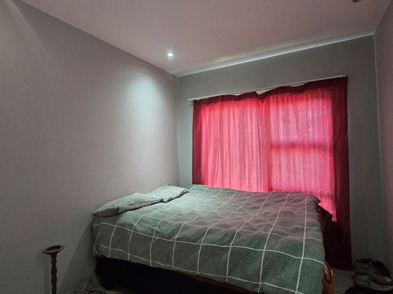 Neat and Secure - First-Floor Apartment with Great Potential and Prime Location! - Photo 4