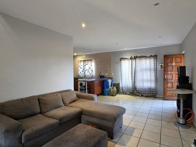 Neat and Secure - First-Floor Apartment with Great Potential and Prime Location! - Photo 2