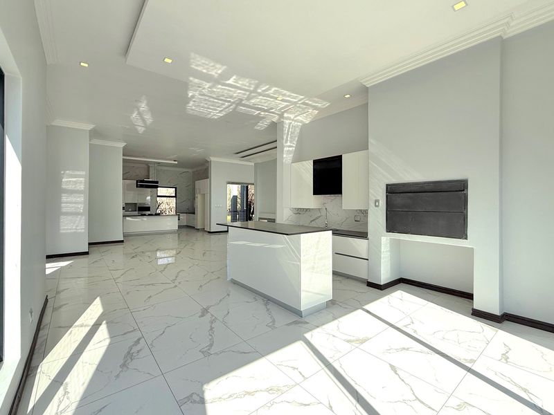 Contemporary 5 Bedroom Family Masterpiece in Steyn City - Photo 3