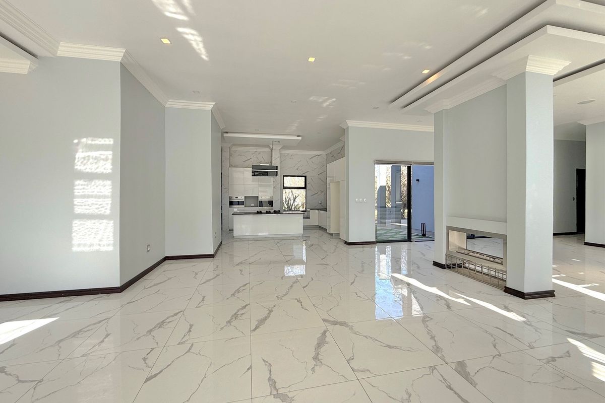 Contemporary 5 Bedroom Family Masterpiece in Steyn City - Photo 5