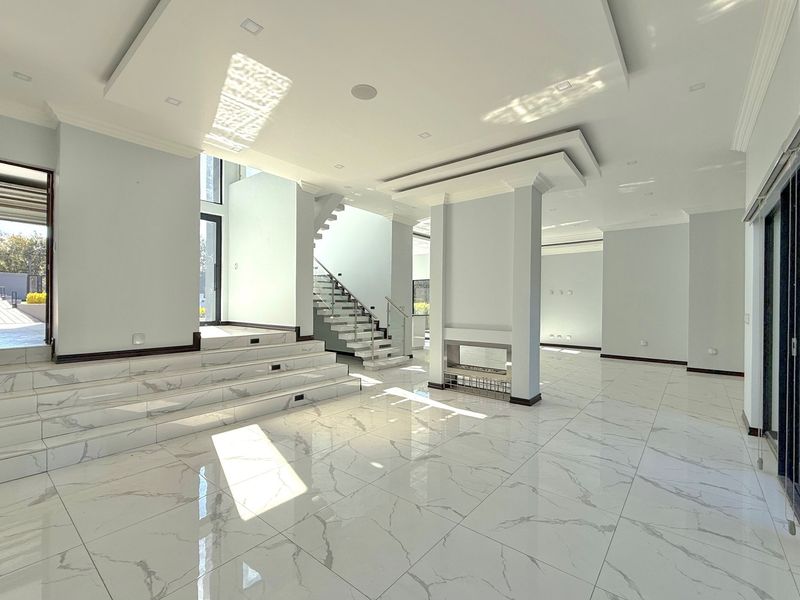 Contemporary 5 Bedroom Family Masterpiece in Steyn City - Photo 2