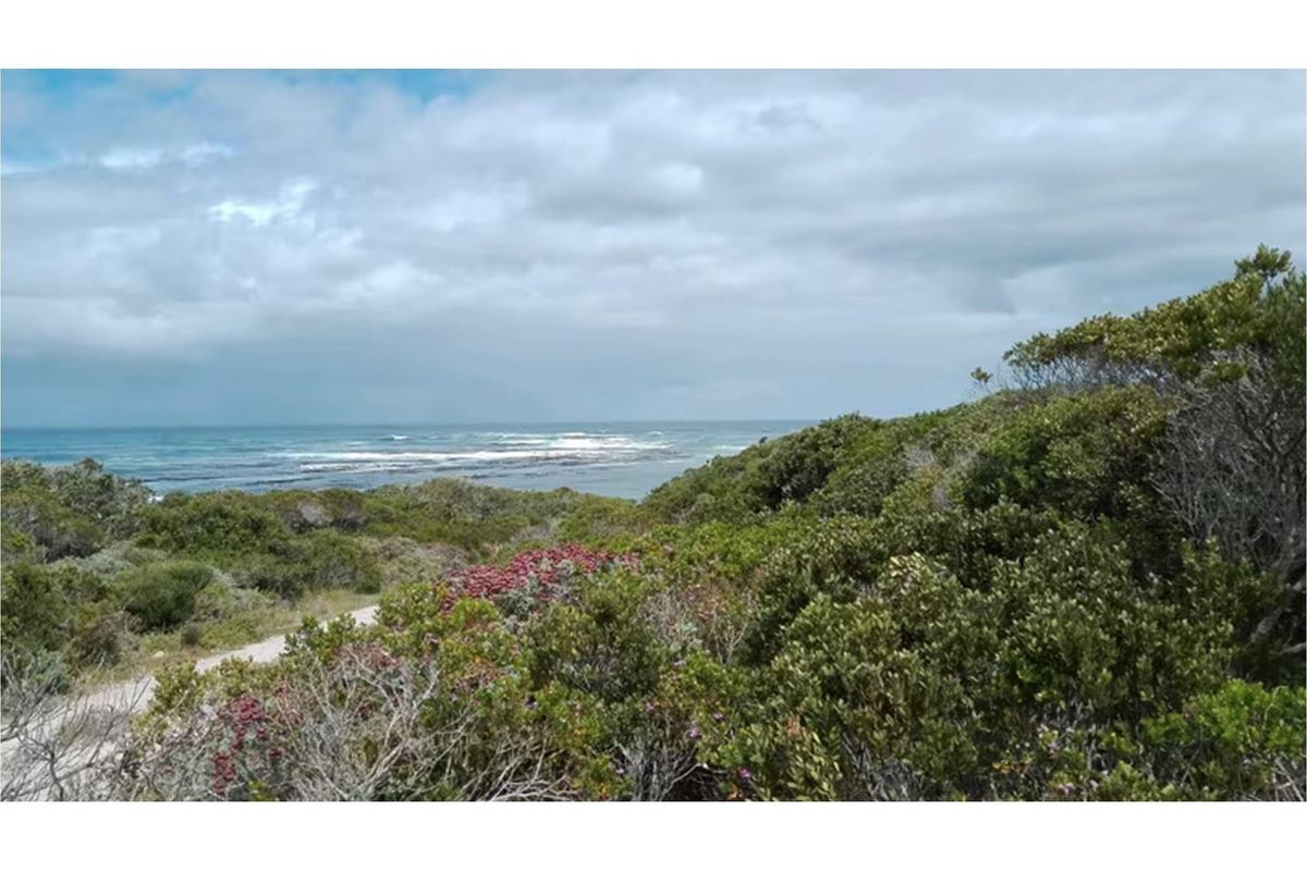 Expansive Coastal Residential lnd 4.2 ha in Birkenhead in Gansbaai - 300 m from sea - Photo 3