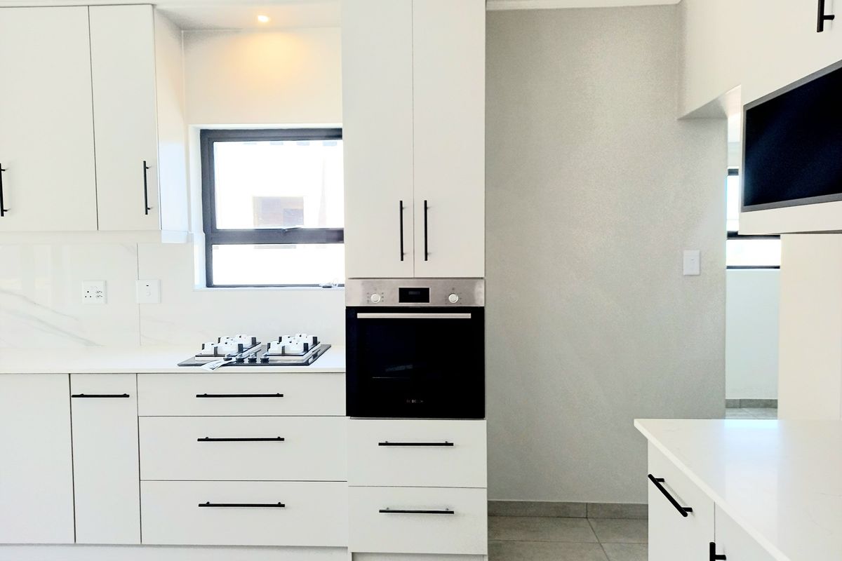 Brand-new 3 Bedroom 2 Bathroom Modern Home - Photo 5