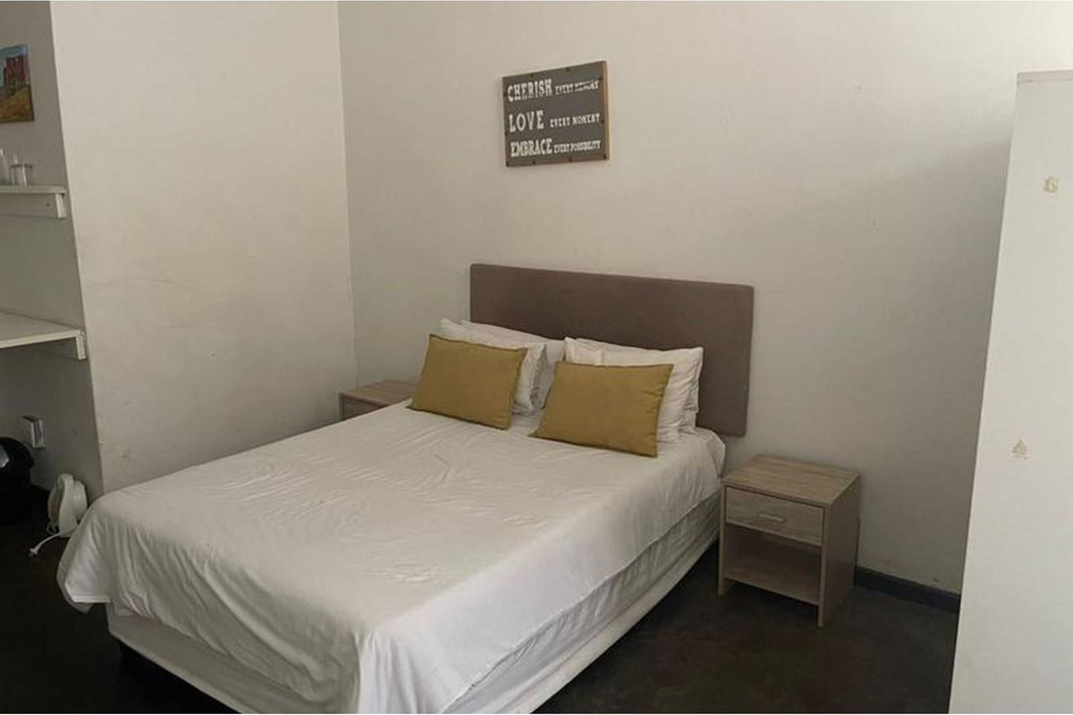 Fully Furnished Bachelor Apartment Up For Grabs in Johannesburg “Maboneng” - Photo 2