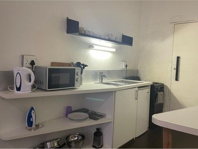 Fully Furnished Bachelor Apartment Up For Grabs in Johannesburg “Maboneng” - Photo 9