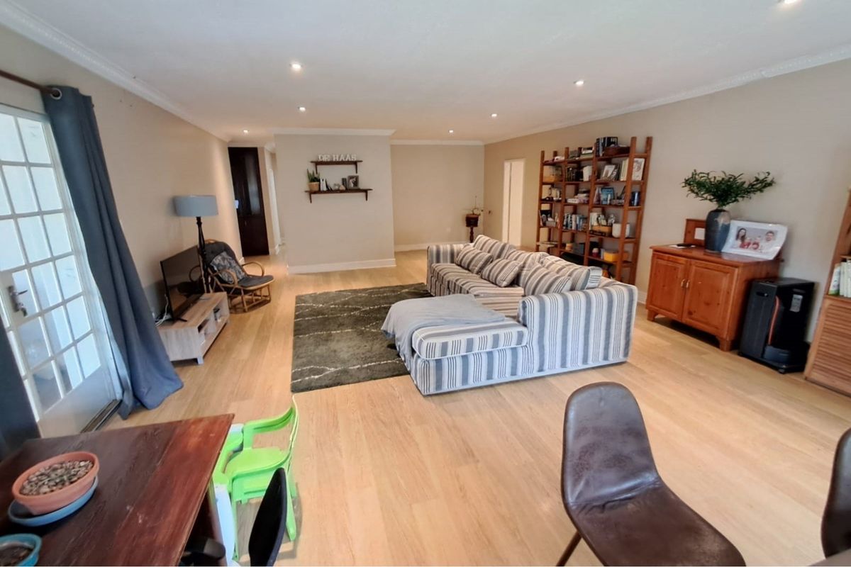 3 Bedroom Townhouse For Sale in Die Hoewes Centurion - Photo 3