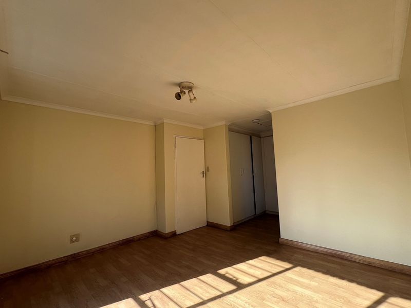 Spacious 1-Bedroom Apartment with Private Garden - Photo 9