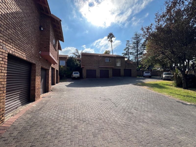 Spacious 1-Bedroom Apartment with Private Garden - Photo 5