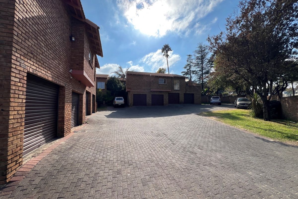 Spacious 1-Bedroom Apartment with Private Garden - Photo 5