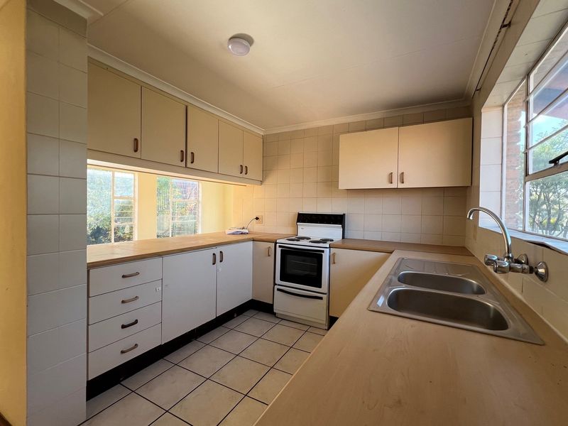 Spacious 1-Bedroom Apartment with Private Garden - Photo 3