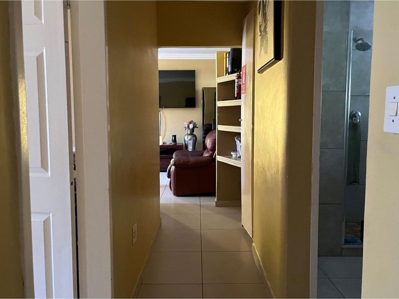 "Charming 4-Bedroom Home in Sonheuwel for Sale" - Photo 9