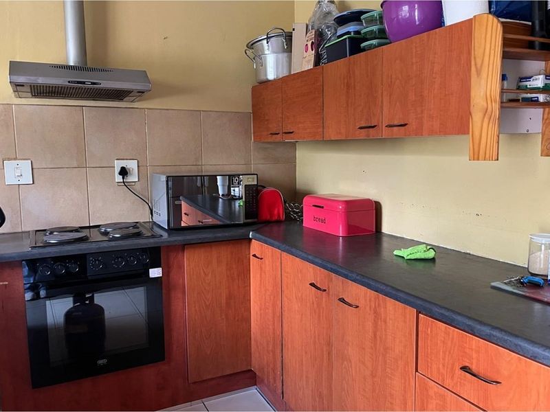 "Charming 4-Bedroom Home in Sonheuwel for Sale" - Photo 7
