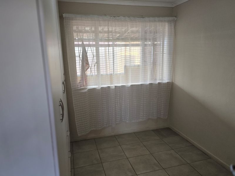 Neat  Corner Stand Property in Coronationville - Move-In Ready! - Photo 10