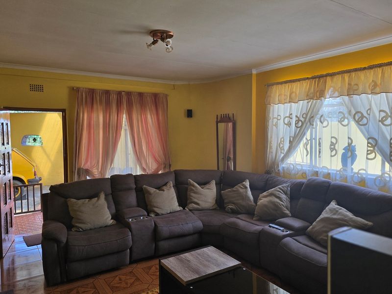 Neat  Corner Stand Property in Coronationville - Move-In Ready! - Photo 8