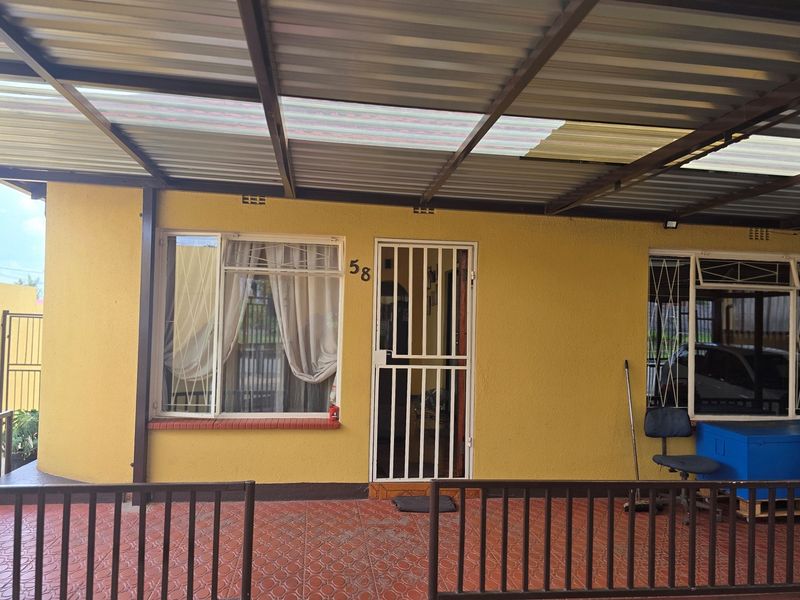 Neat  Corner Stand Property in Coronationville - Move-In Ready! - Photo 4