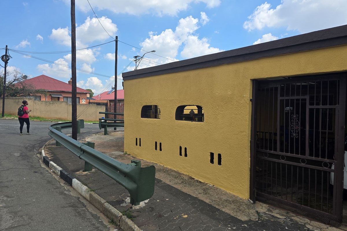 Neat  Corner Stand Property in Coronationville - Move-In Ready! - Photo 2