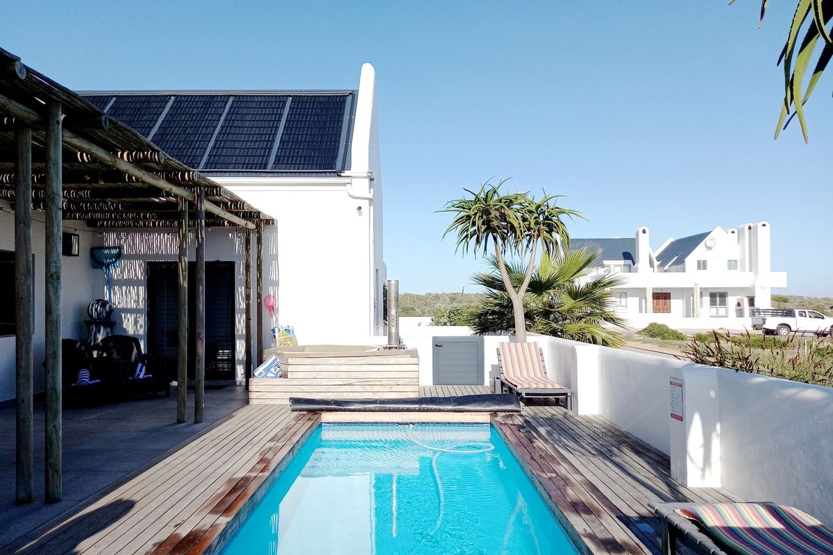 Jacobsbaai Coastal Retreat - Solar-Powered, Heated Pool Rooftop View - Photo 3