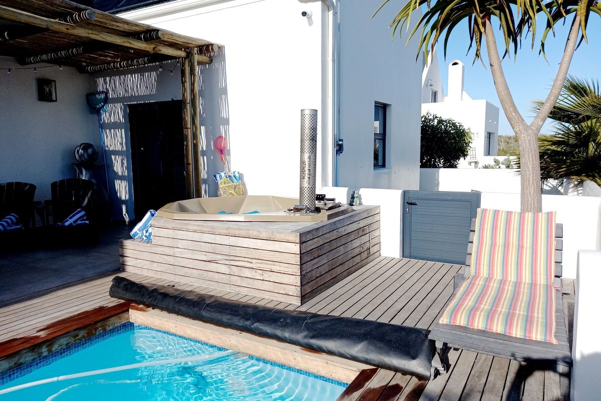 Jacobsbaai Coastal Retreat - Solar-Powered, Heated Pool Rooftop View - Photo 5