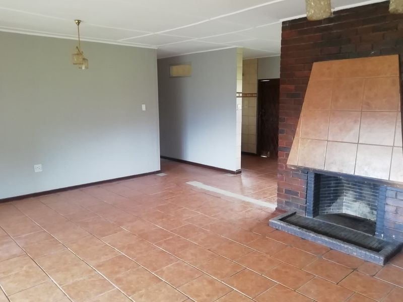 3 BEDROOM HOUSE FOR SALE IN SABIE - Photo 10