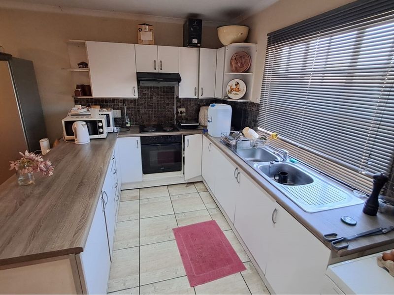 2 BedroomTownhouse For Sale in Clubview Centurion - Photo 8