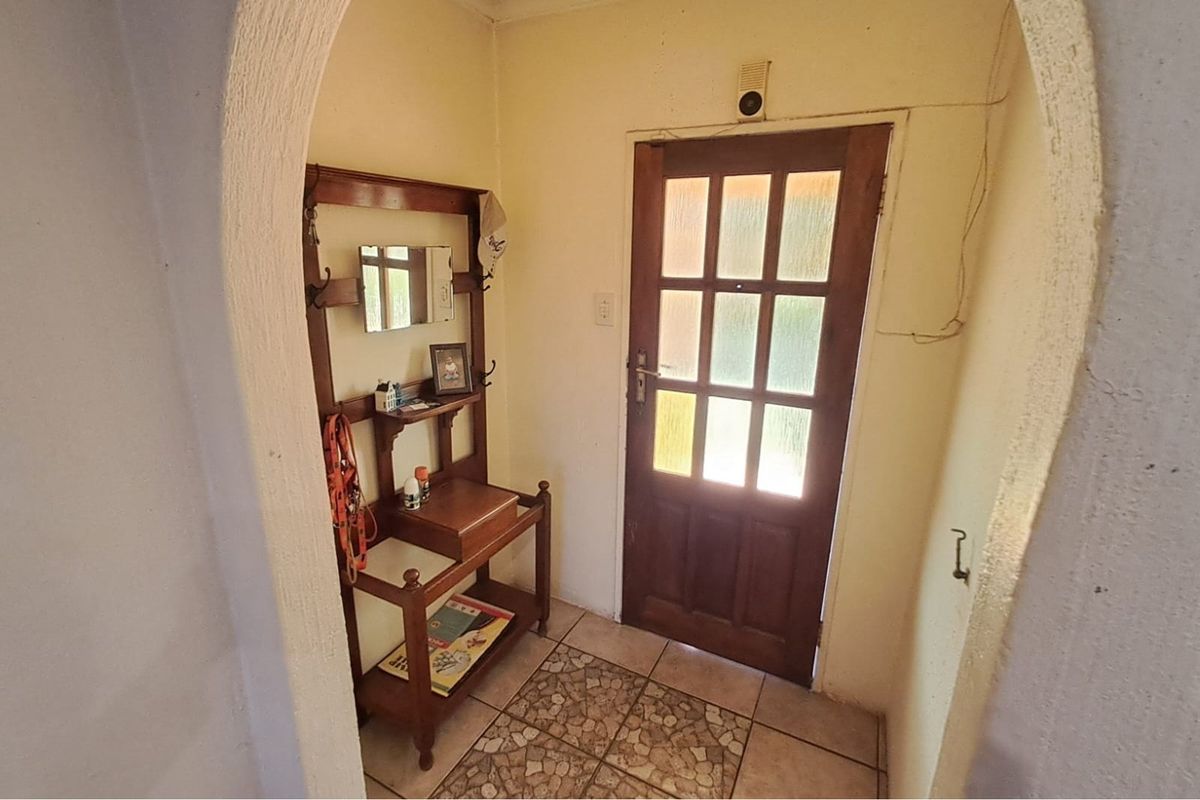 2 BedroomTownhouse For Sale in Clubview Centurion - Photo 2