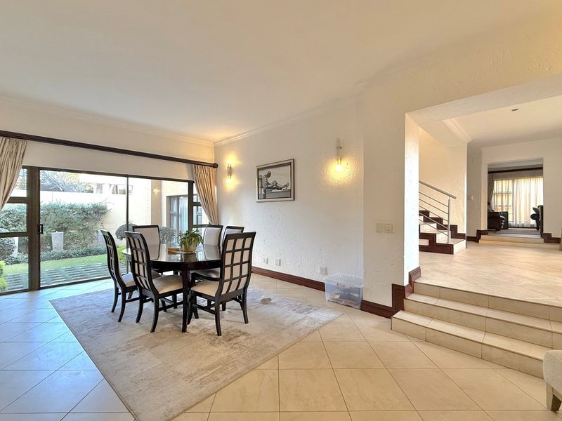 Spacious 5-Bedroom Family Home in Dainfern Golf Estate - Photo 7