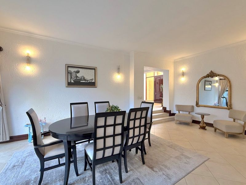 Spacious 5-Bedroom Family Home in Dainfern Golf Estate - Photo 6