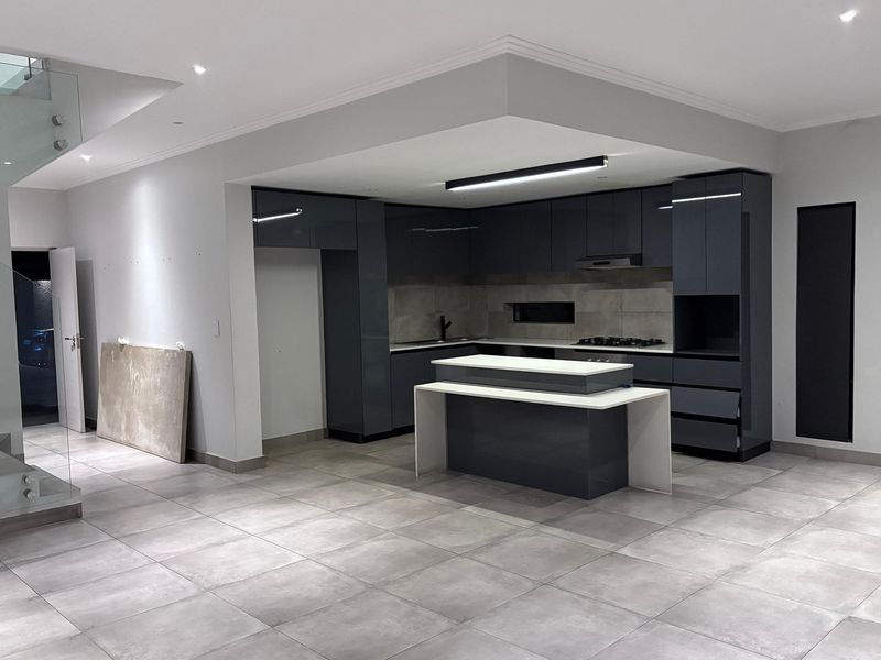 Bryanston Dream Home: 3-Bed Cluster for Sale - Photo 2