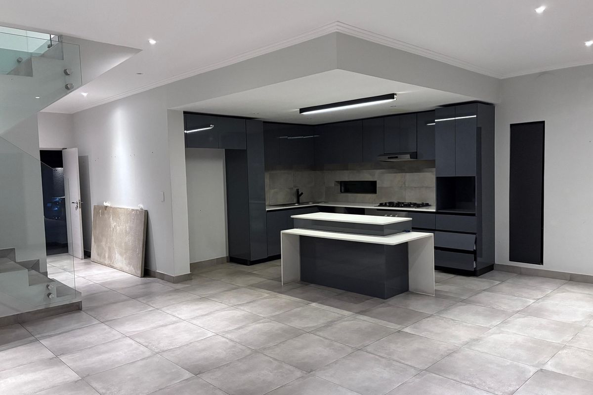 Bryanston Dream Home: 3-Bed Cluster for Sale - Photo 2