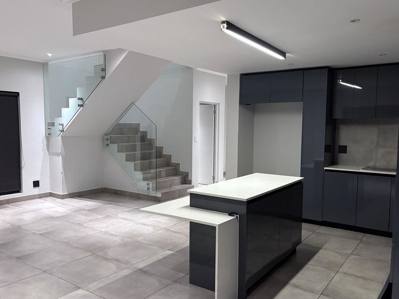 Bryanston Dream Home: 3-Bed Cluster for Sale - Photo 5