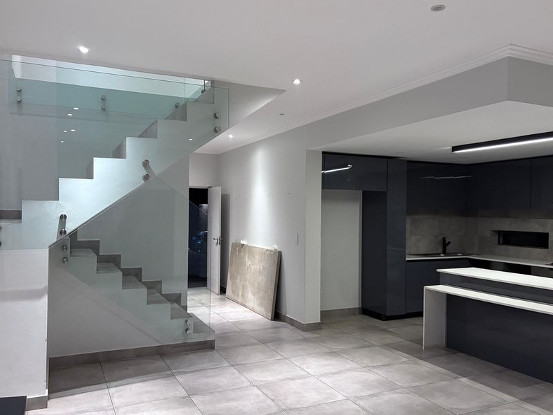 Bryanston Dream Home: 3-Bed Cluster for Sale - Photo 6