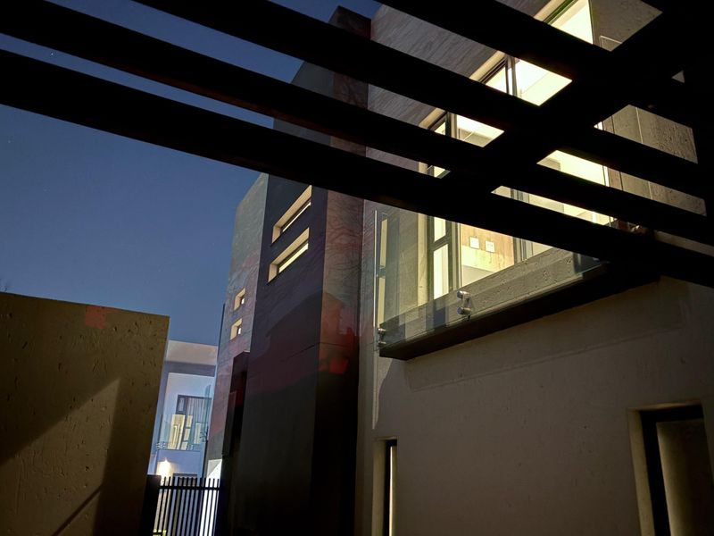 Bryanston Dream Home: 3-Bed Cluster for Sale - Photo 4