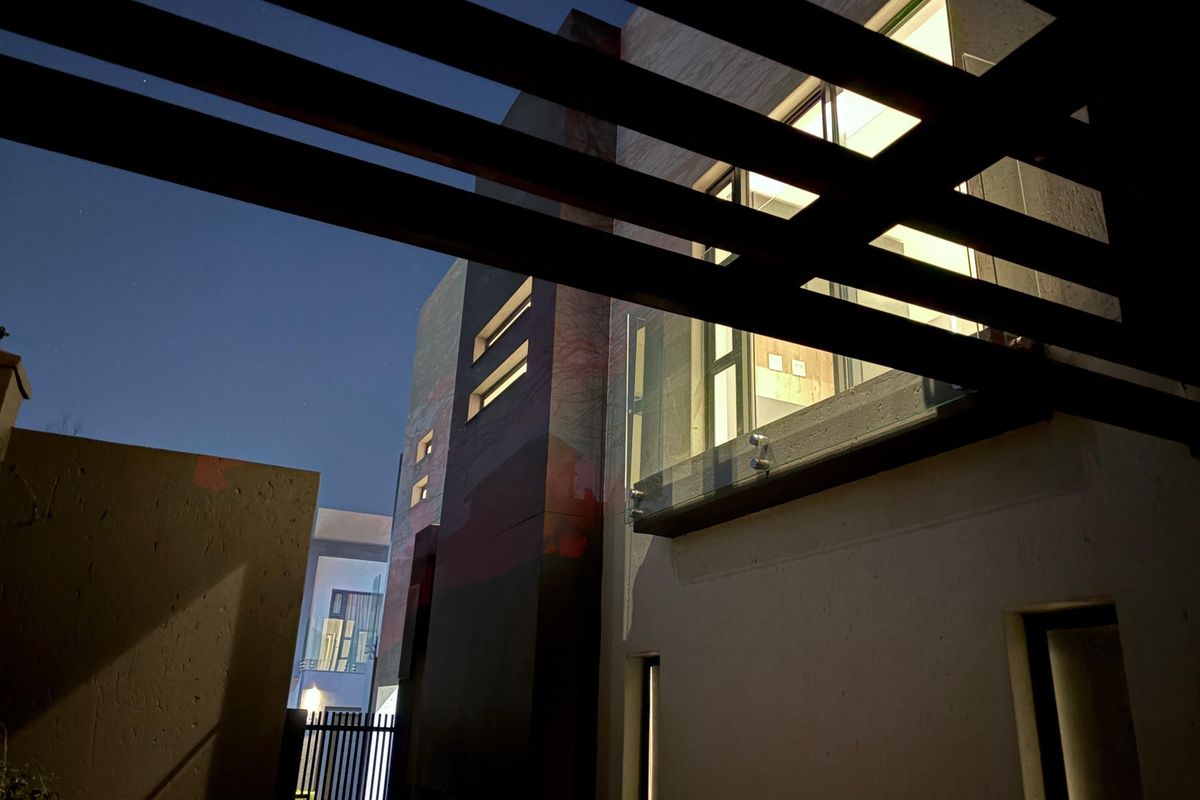 Bryanston Dream Home: 3-Bed Cluster for Sale - Photo 4