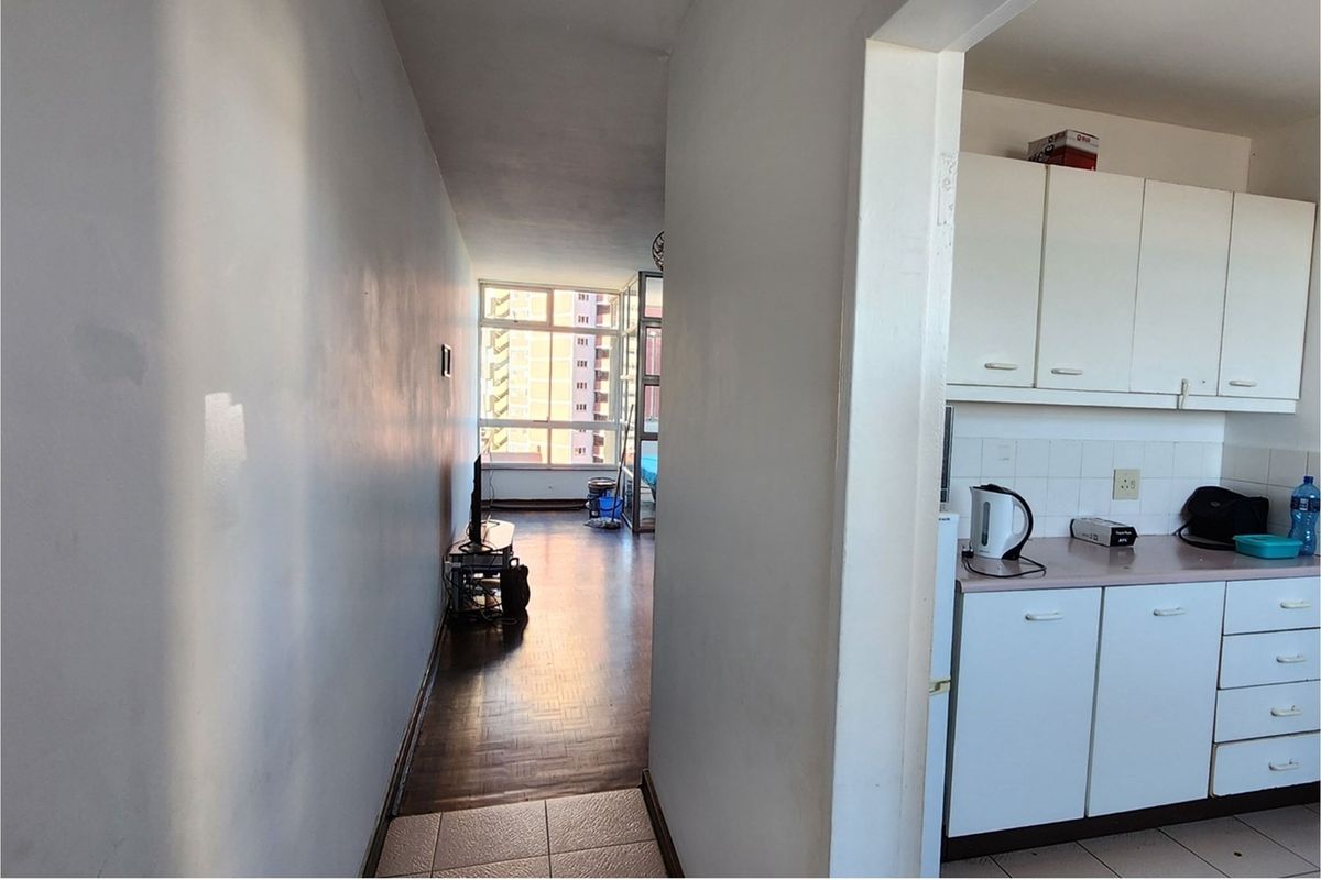 Spacious 2-Bedroom Apartment in Prime South Beach - Photo 5