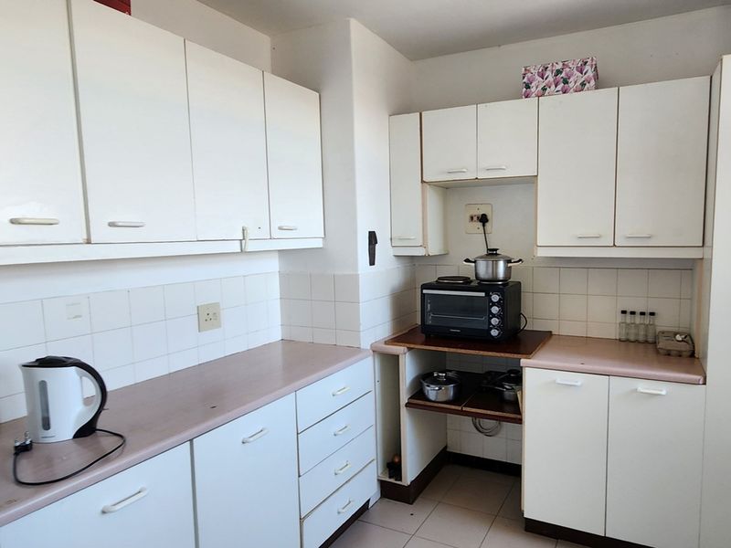 Spacious 2-Bedroom Apartment in Prime South Beach - Photo 2