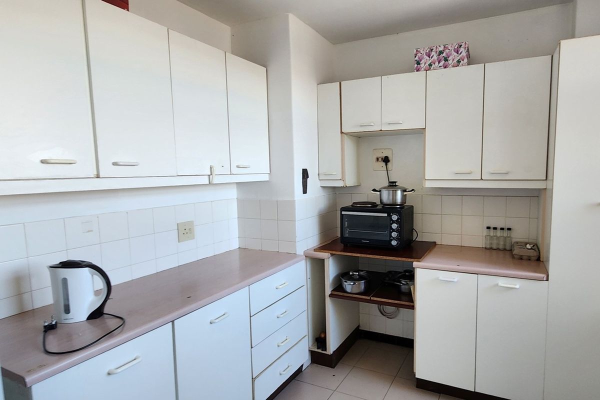 Spacious 2-Bedroom Apartment in Prime South Beach - Photo 2