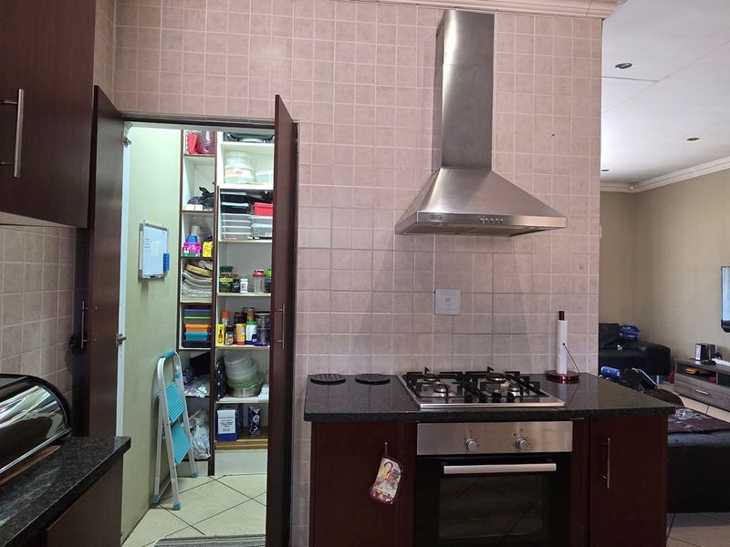 Stylish, Secure and Smart - Your Dream Home Awaits in Middelburg! - Photo 9