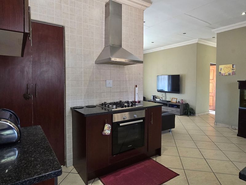 Stylish, Secure and Smart - Your Dream Home Awaits in Middelburg! - Photo 8