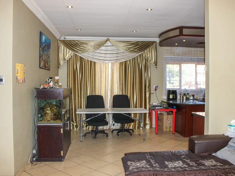 Stylish, Secure and Smart - Your Dream Home Awaits in Middelburg! - Photo 6